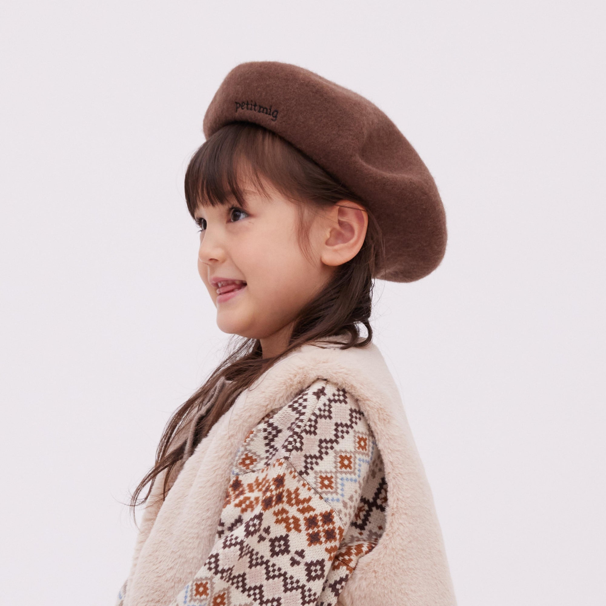 hat T1を被る女の子