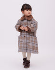 coat T1を着ている女の子