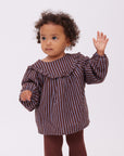 blouse T1を着ている女の子