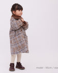 coat T1を着ている女の子