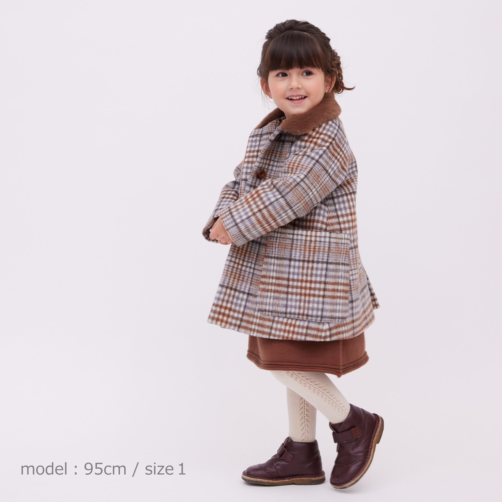 coat T1を着ている女の子