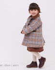 coat T1を着ている女の子