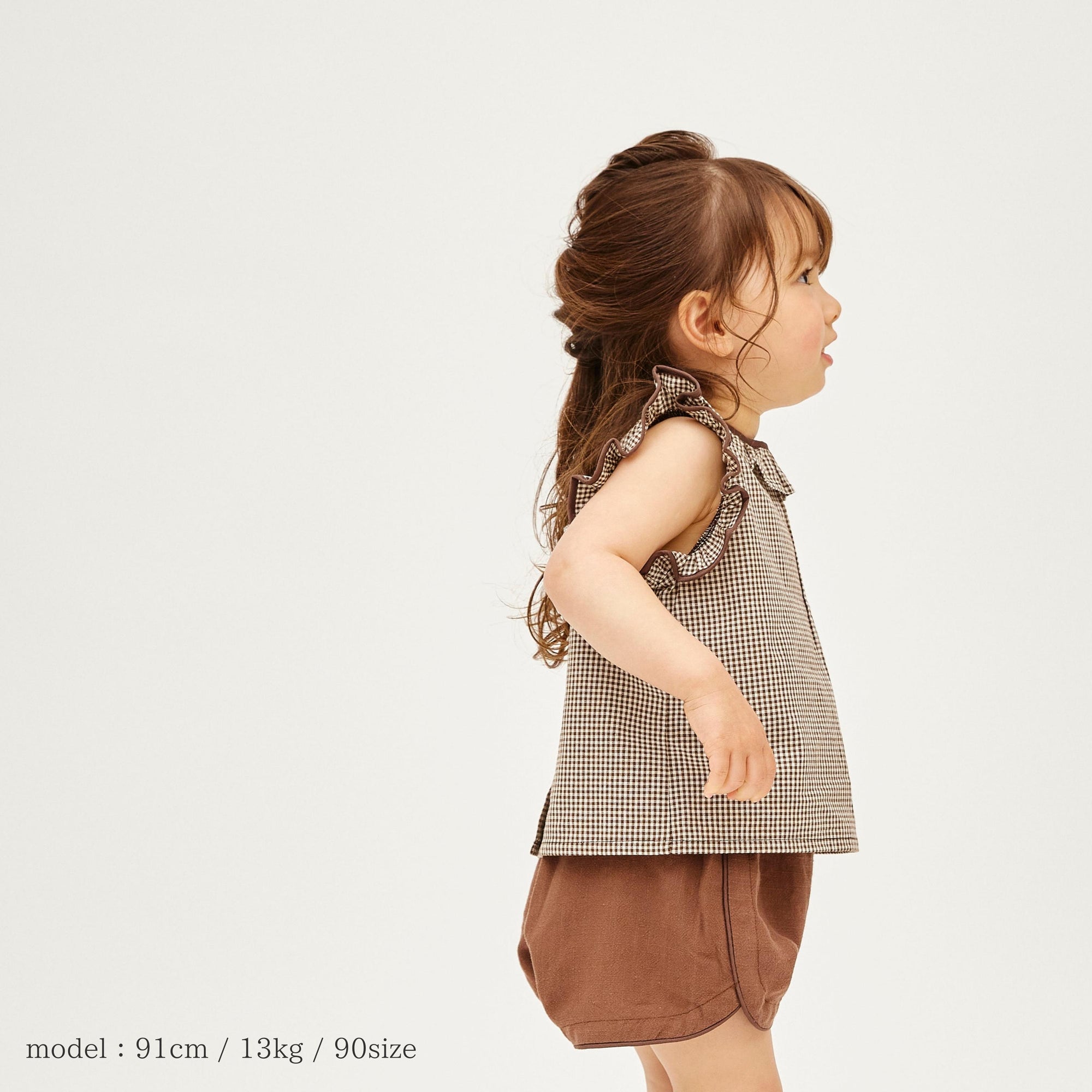 blouse p2 checkを着ている女の子