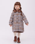 coat T1を着ている女の子