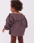 blouse T1を着ている女の子
