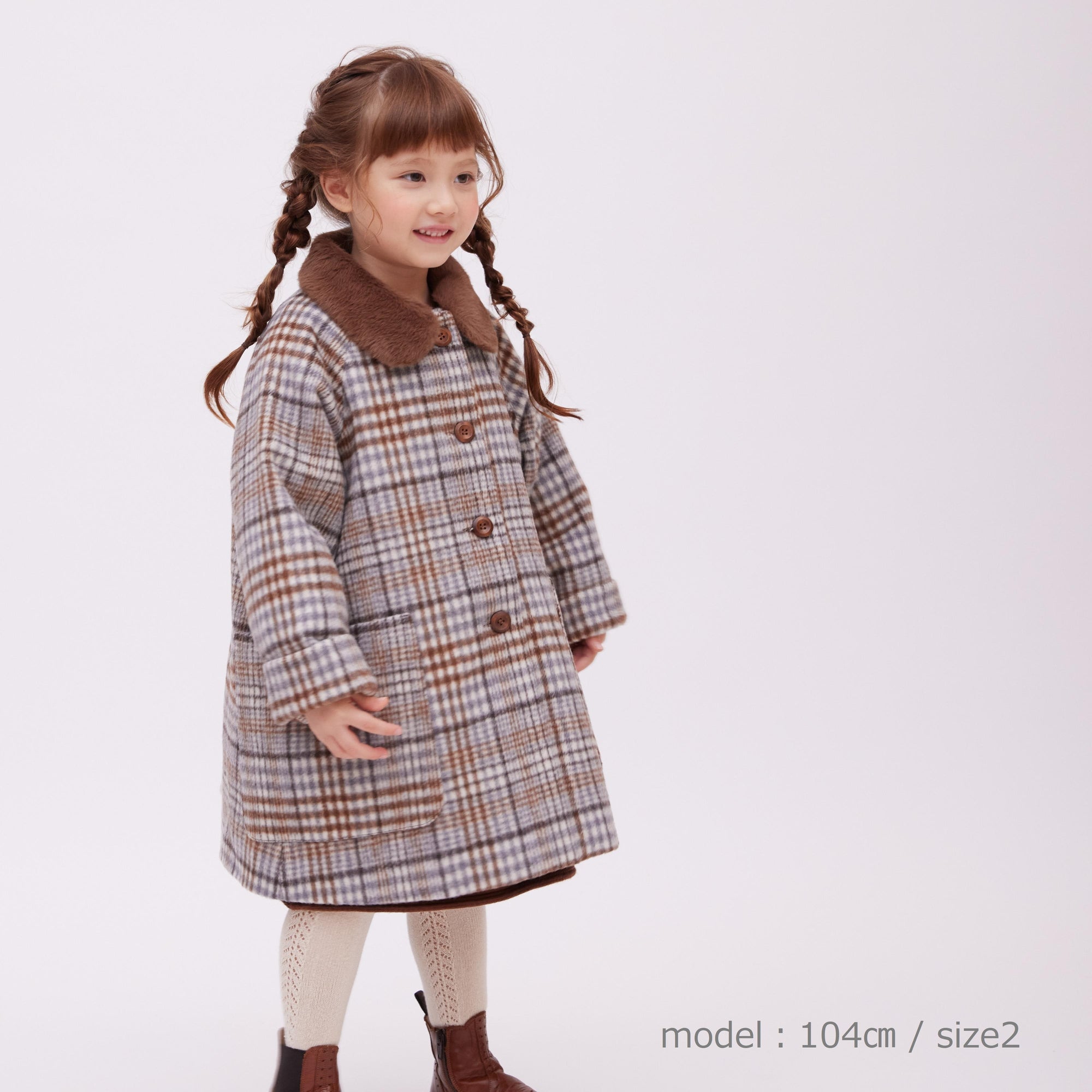 coat T1を着ている女の子