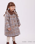 coat T1を着ている女の子