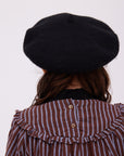 hat T1を被る女の子