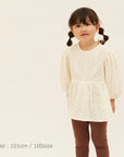 blouse G2を着ている女の子