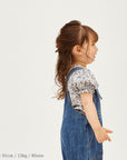 blouse p1 flowerを着ている女の子