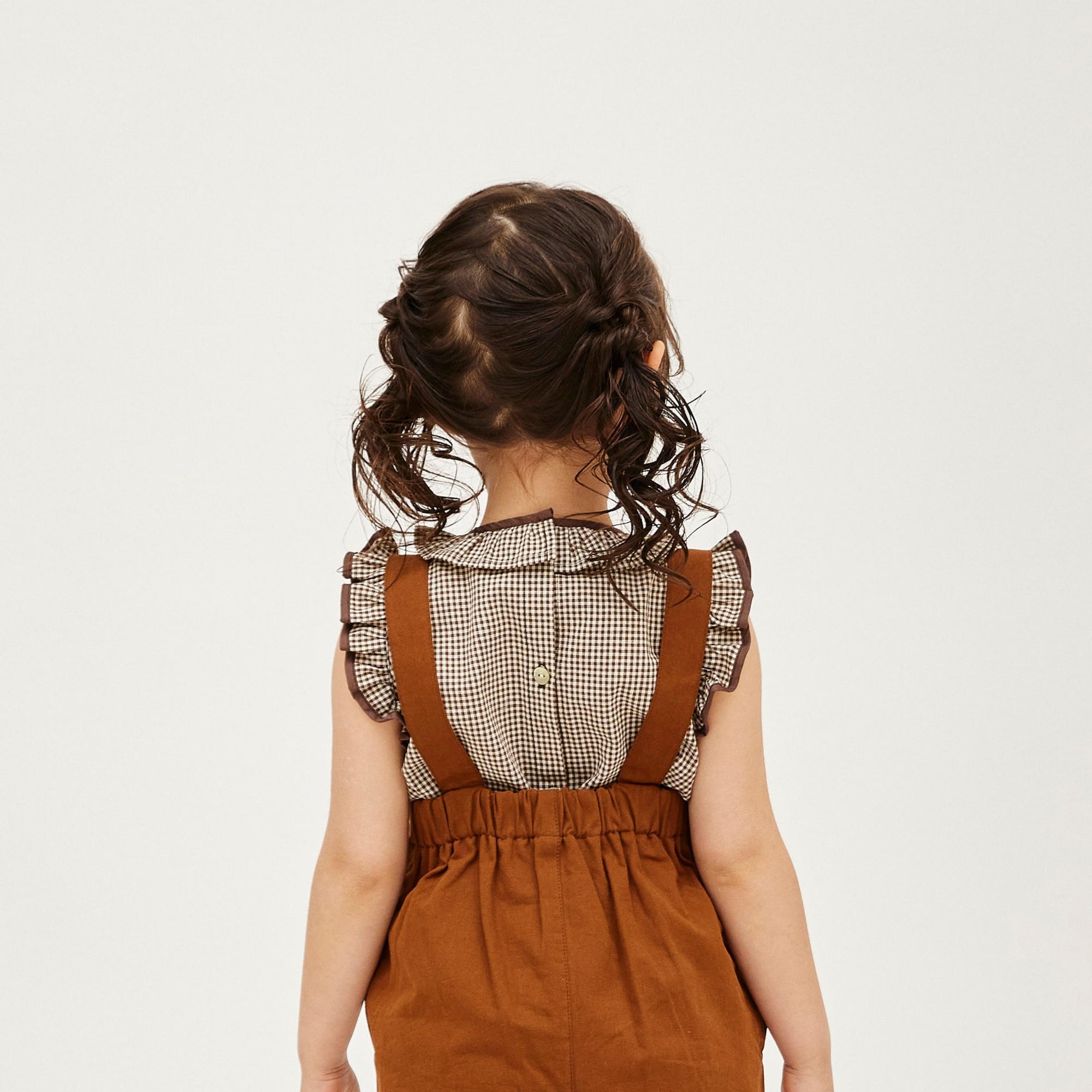 blouse p2 checkを着ている女の子