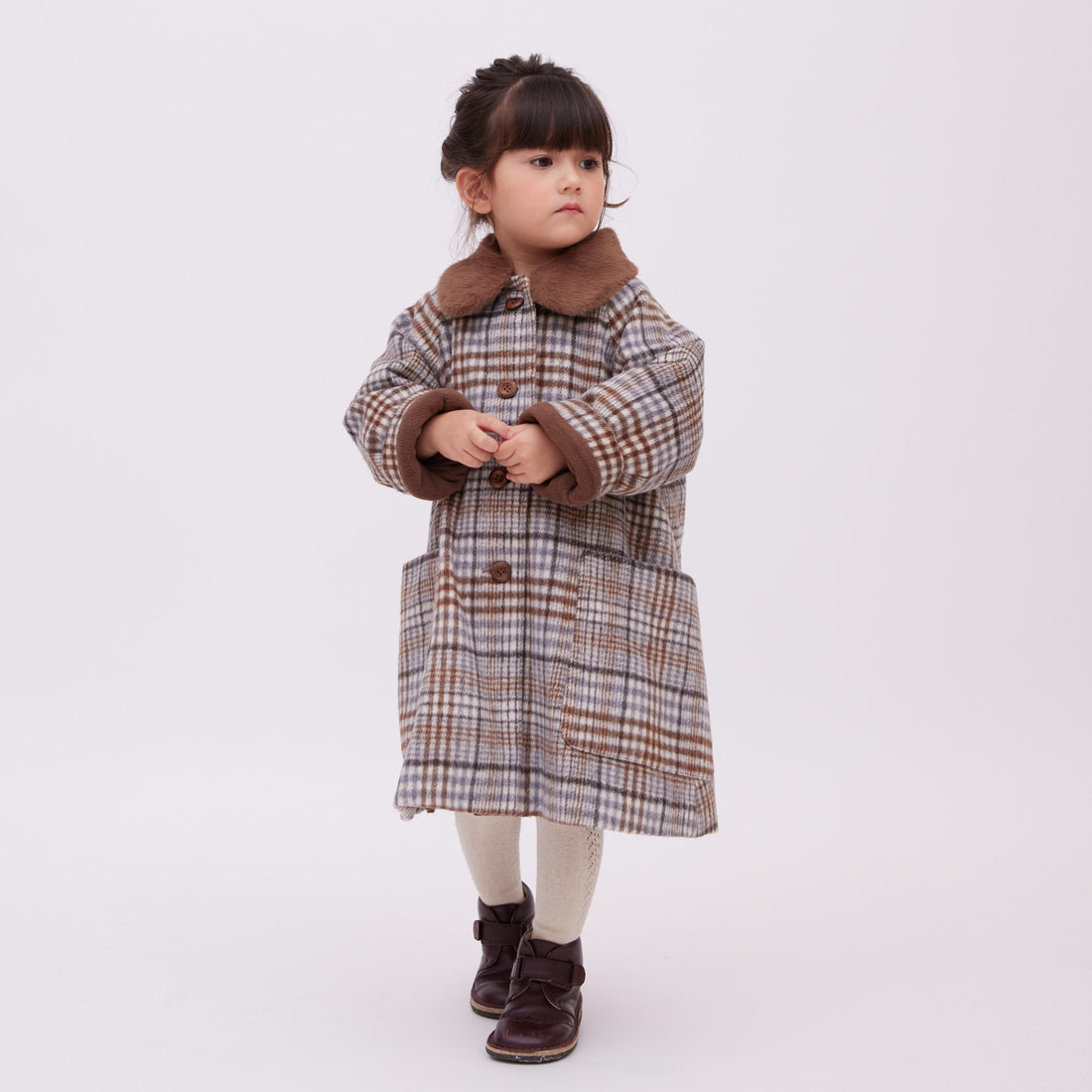 coat T1を着ている女の子