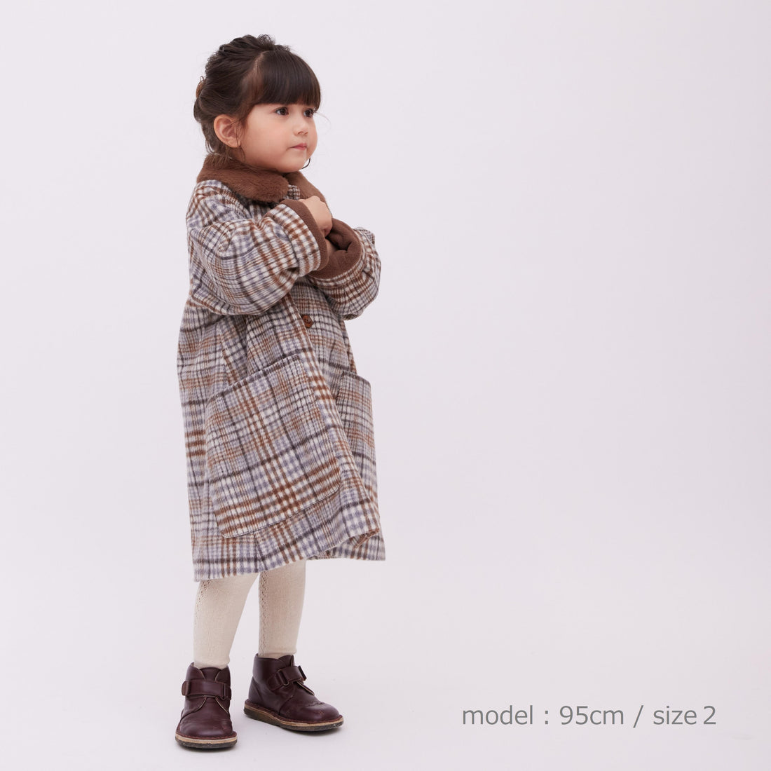 coat T1を着ている女の子