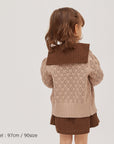 knit E1 cardiganを着る女の子
