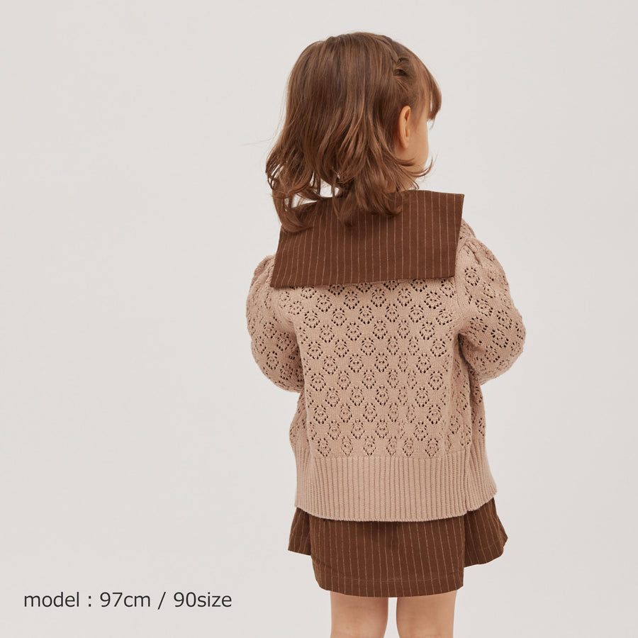 knit E1 cardiganを着る女の子